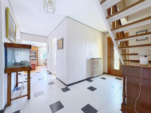 Au calme, maison individuelle avec grand terrain et vue dégagée