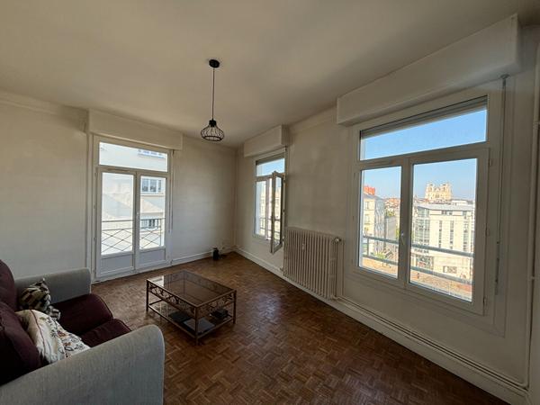 Appartement à louer Nantes : 2 pièces, 54m² avec 1 chambre(s) à 747€ - AJP Immobilier Nantes Est
