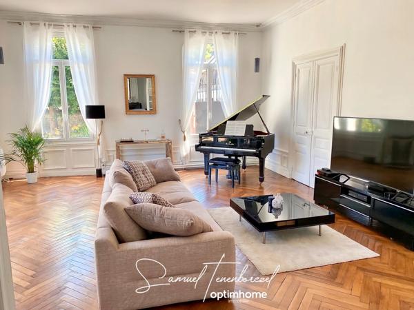 Appartement haussmannien de 102 m² avec cheminée, parking et extérieur – ROUEN (76000)