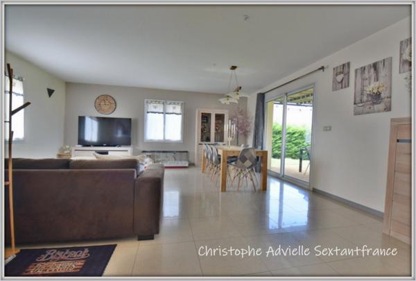 Lalinde proche ,maison plain pied 4 chambres 120 M2 plus bureau et garage sur 4 000 M2