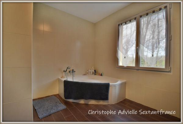 Lalinde proche ,maison plain pied 4 chambres 120 M2 plus bureau et garage sur 4 000 M2