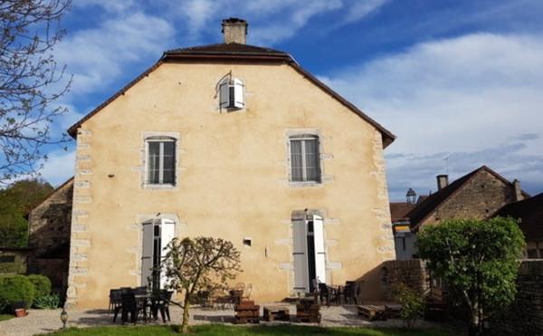 CHATEAU-CHALON / maison de caractère 402 m² / 12 Pièces / 6 chambres d'hôtes + logement privé