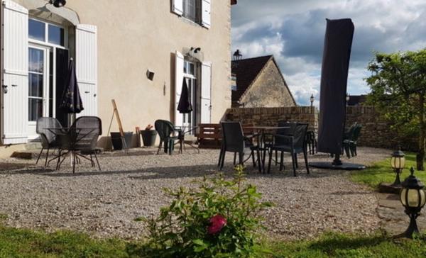 CHATEAU-CHALON / maison de caractère 402 m² / 12 Pièces / 6 chambres d'hôtes + logement privé
