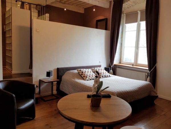 CHATEAU-CHALON / maison de caractère 402 m² / 12 Pièces / 6 chambres d'hôtes + logement privé