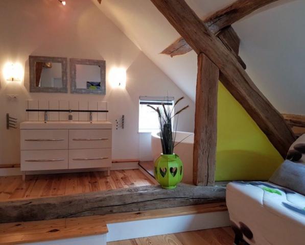CHATEAU-CHALON / maison de caractère 402 m² / 12 Pièces / 6 chambres d'hôtes + logement privé