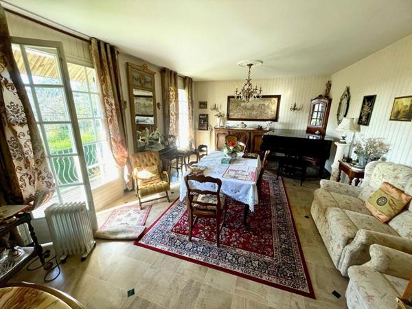 Maison Familiale sur terrain de 1385 m2, surface au sol de 191m2