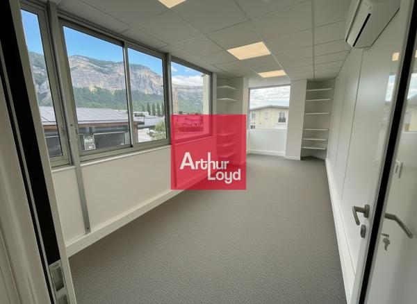 BUREAUX ENTIÈREMENT RÉNOVÉS À LOUER - 105 M² À CROLLES