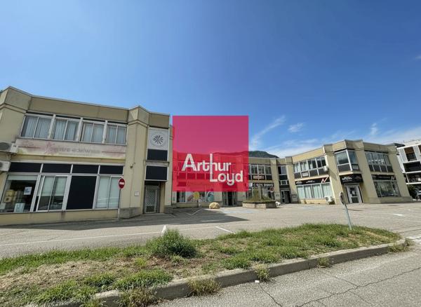 BUREAUX ENTIÈREMENT RÉNOVÉS À LOUER - 105 M² À CROLLES