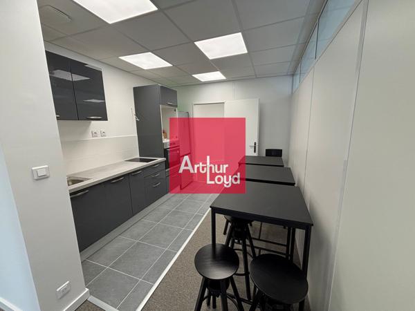 BUREAUX ENTIÈREMENT RÉNOVÉS À LOUER - 105 M² À CROLLES