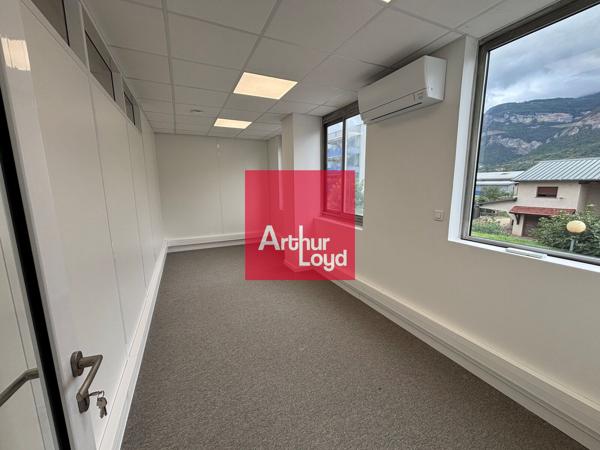 BUREAUX ENTIÈREMENT RÉNOVÉS À LOUER - 105 M² À CROLLES
