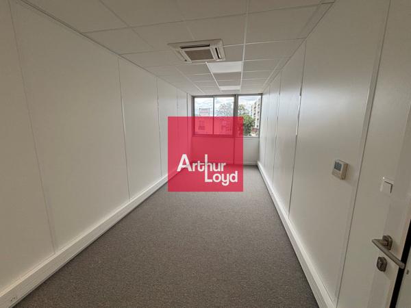 BUREAUX ENTIÈREMENT RÉNOVÉS À LOUER - 105 M² À CROLLES