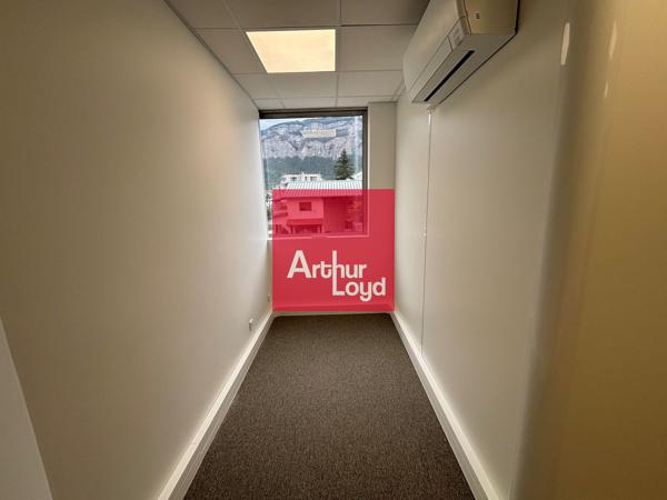BUREAUX ENTIÈREMENT RÉNOVÉS À LOUER - 105 M² À CROLLES
