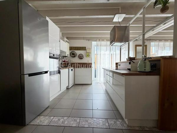Vente                                                      Appartement
                        
                     4 pièces                      97 m2                     à Clermont-Ferrand