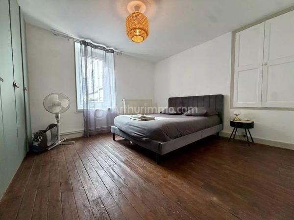 Vente                                                      Appartement
                        
                     4 pièces                      97 m2                     à Clermont-Ferrand