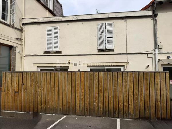 Vente                                                      Appartement
                        
                     4 pièces                      97 m2                     à Clermont-Ferrand