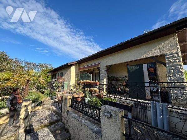 a vendre, Gironde, proche Bordeaux, EYSINES, Le Vigean, maison R+1 des années 80, 13 m² hab. en...