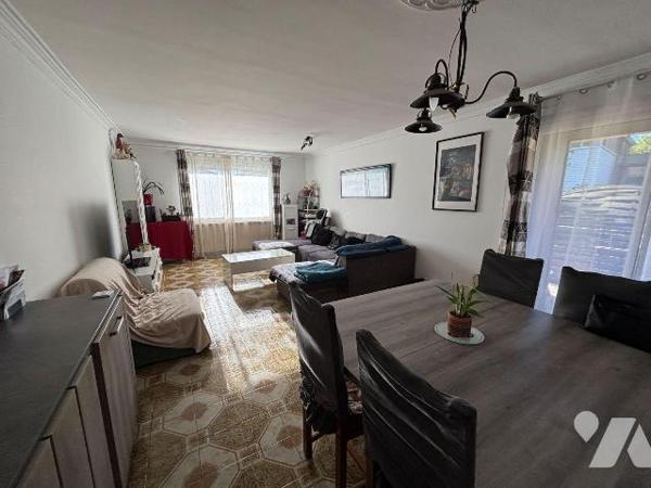 a vendre, Gironde, proche Bordeaux, EYSINES, Le Vigean, maison R+1 des années 80, 13 m² hab. en...
