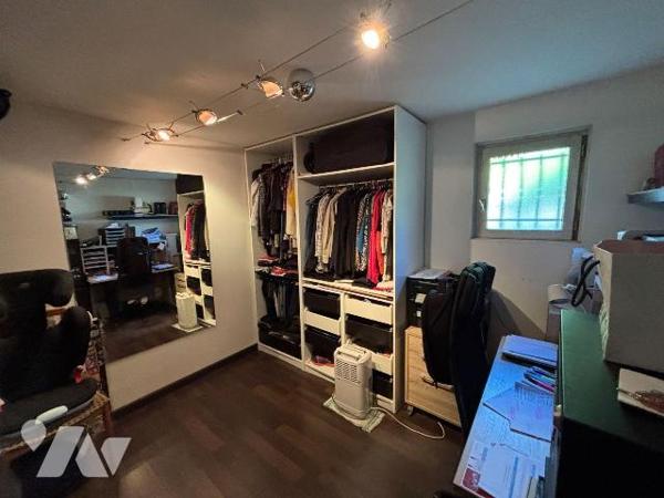 a vendre, Gironde, proche Bordeaux, EYSINES, Le Vigean, maison R+1 des années 80, 13 m² hab. en...