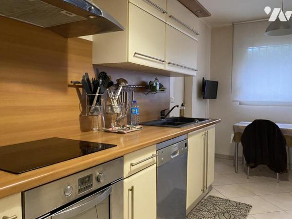 Appartement T4, en rez-de-jardin avec 250 m² de jardin et parking privatif