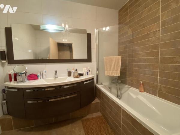 Appartement T4, en rez-de-jardin avec 250 m² de jardin et parking privatif