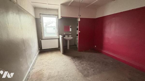 Immeuble à usage commercial et d'habitation