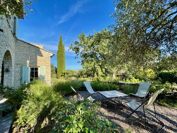 Vaison-la-Romaine (84110) AUX PORTES DE VAISON-LA-ROMAINE - PROPRIETE EN PIERRE SUR TERRAIN 8 500 m² AVEC PISCINE