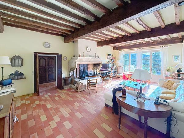 Vaison-la-Romaine (84110) AUX PORTES DE VAISON-LA-ROMAINE - PROPRIETE EN PIERRE SUR TERRAIN 8 500 m² AVEC PISCINE