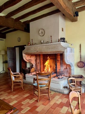 Vaison-la-Romaine (84110) AUX PORTES DE VAISON-LA-ROMAINE - PROPRIETE EN PIERRE SUR TERRAIN 8 500 m² AVEC PISCINE