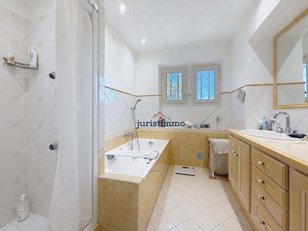 Vaison-la-Romaine (84110) AUX PORTES DE VAISON-LA-ROMAINE - PROPRIETE EN PIERRE SUR TERRAIN 8 500 m² AVEC PISCINE