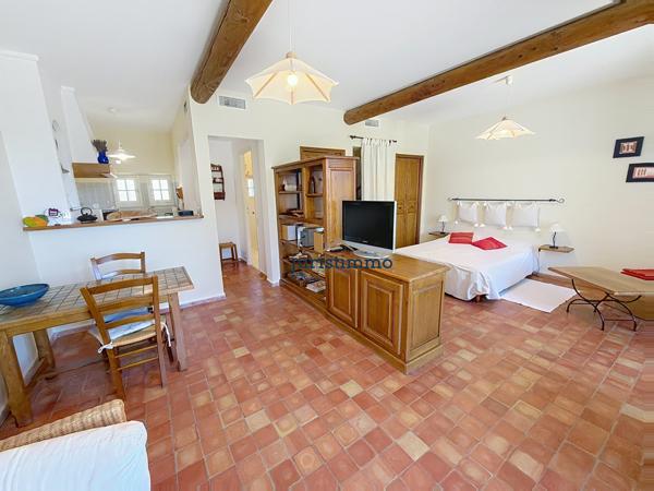 Vaison-la-Romaine (84110) AUX PORTES DE VAISON-LA-ROMAINE - PROPRIETE EN PIERRE SUR TERRAIN 8 500 m² AVEC PISCINE