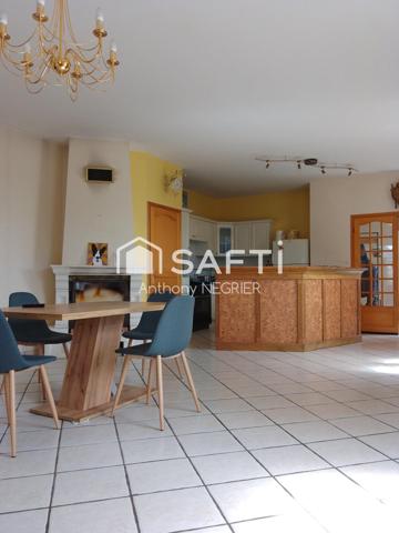 Très grande maison divisible en 3 logements