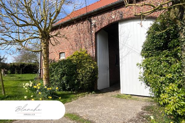 Ferme au carré avec potentiel et cachet en campagne péveloise