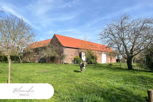 Ferme au carré avec potentiel et cachet en campagne péveloise