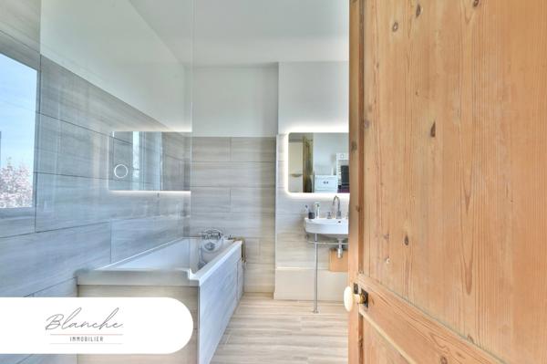 Ferme au carré avec potentiel et cachet en campagne péveloise