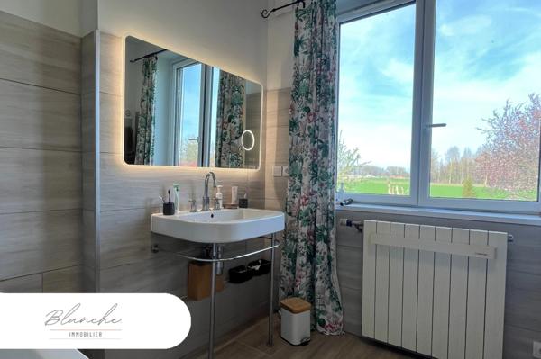 Ferme au carré avec potentiel et cachet en campagne péveloise