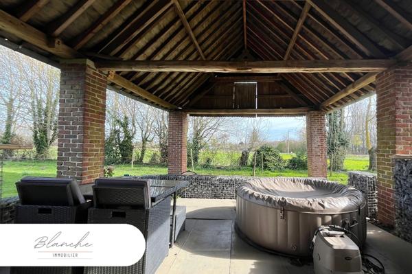 Ferme au carré avec potentiel et cachet en campagne péveloise