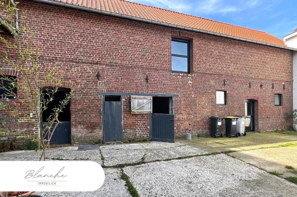 Ferme au carré avec potentiel et cachet en campagne péveloise