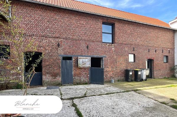 Ferme au carré avec potentiel et cachet en campagne péveloise