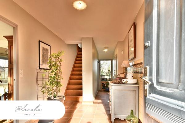 Ferme au carré avec potentiel et cachet en campagne péveloise