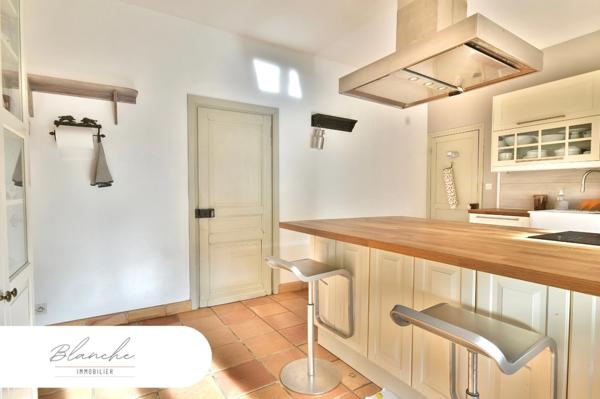 Ferme au carré avec potentiel et cachet en campagne péveloise