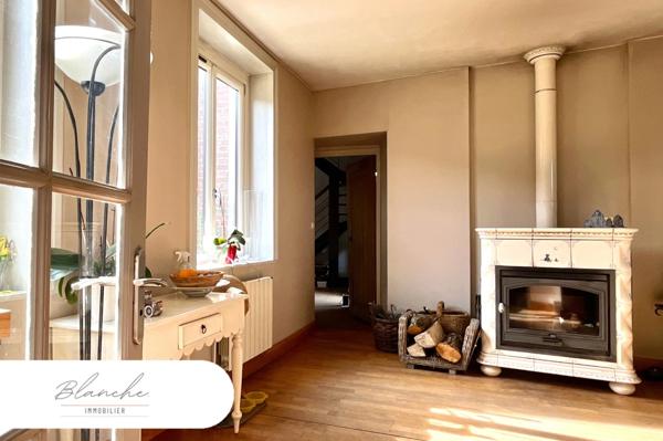 Ferme au carré avec potentiel et cachet en campagne péveloise