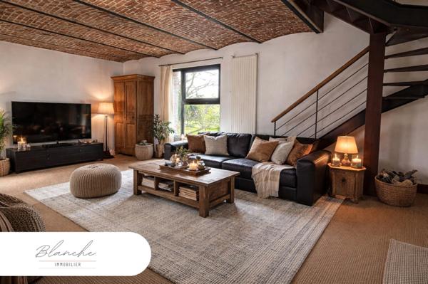 Ferme au carré avec potentiel et cachet en campagne péveloise