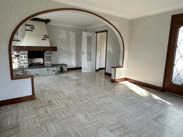 Maison 4 chambres - 2 salles d'eau - garage et dépendance