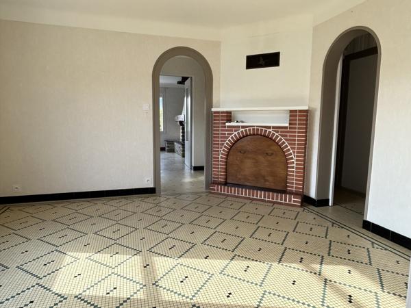 Maison 4 chambres - 2 salles d'eau - garage et dépendance