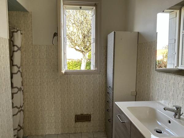 Maison 4 chambres - 2 salles d'eau - garage et dépendance