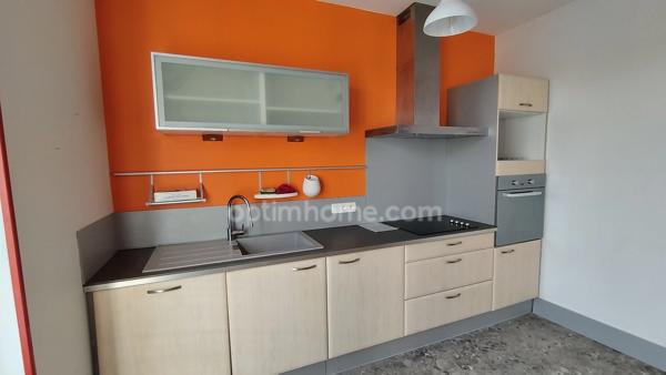 Appartement à vendre - T3 de 86 m² situé 2ème étage avec parking.