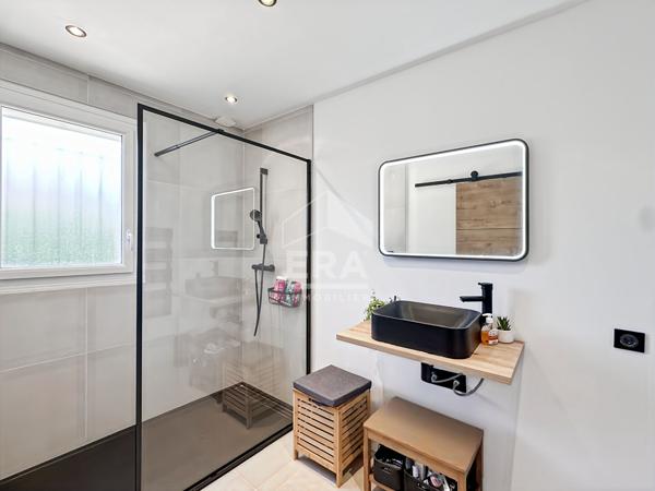 Villa plain pied environnement calme et piscine