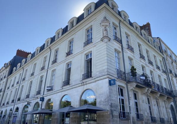 Bel appartement de caractère de 140 m² au sol (127 m² Carrez) dans un immeuble restauré du XVIIIème siècle