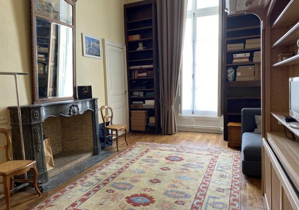 Bel appartement de caractère de 140 m² au sol (127 m² Carrez) dans un immeuble restauré du XVIIIème siècle
