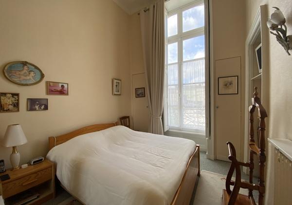 Bel appartement de caractère de 140 m² au sol (127 m² Carrez) dans un immeuble restauré du XVIIIème siècle